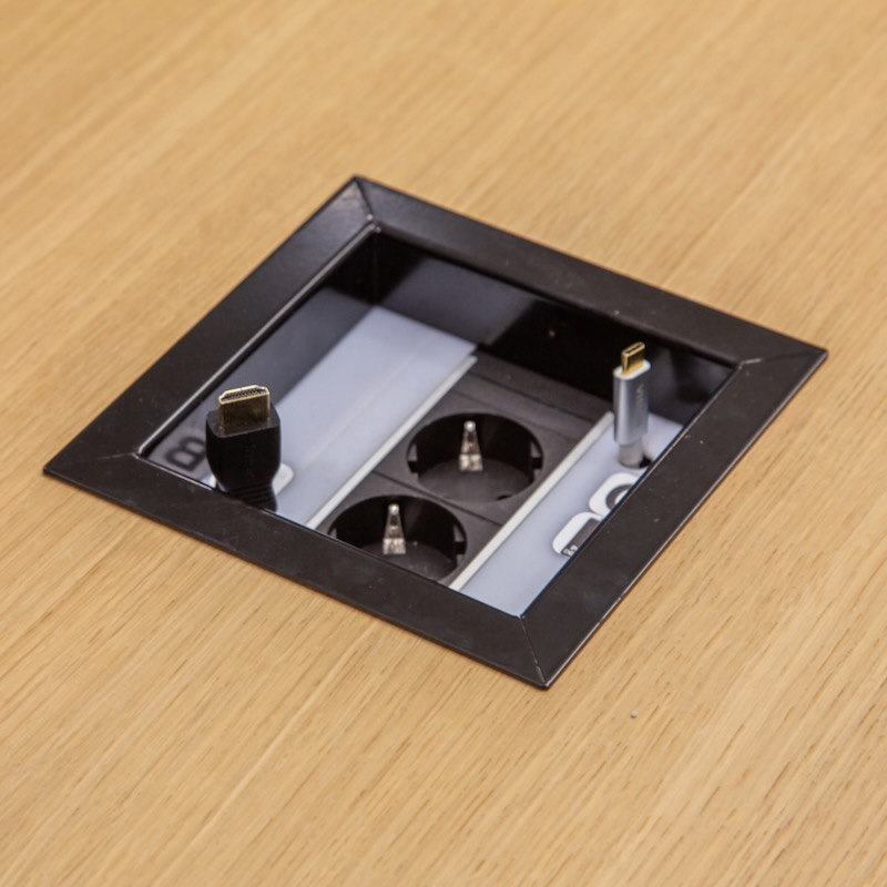 Presson Oy Micro S2 Presson Oy Micro S2 - Esityskaluste viimeistely musta tammiviilu pöytä