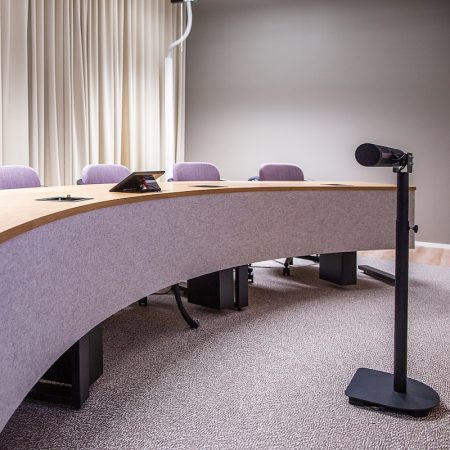 Presson Oy Conference Table Custom, Micro- Esityskaluste viimeistely tamiiviilu