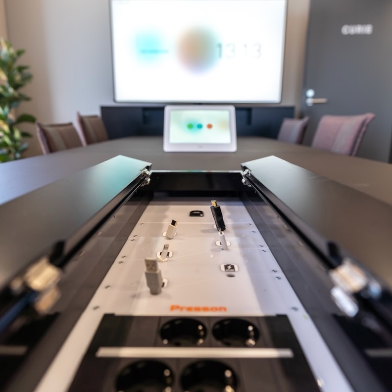 Presson Oy Interface S6 Presson Oy Interface S6 - Esityskaluste viimeistely musta