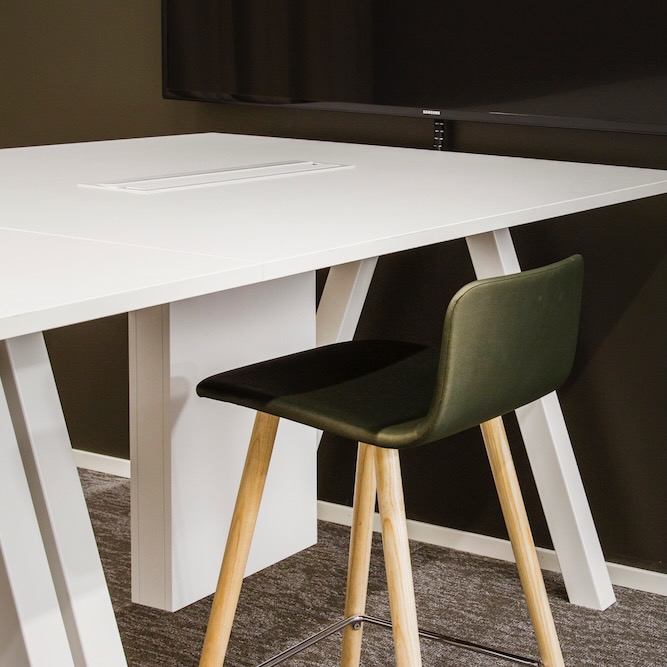 Presson Oy Interface Slim - Esityskaluste viimeistely valkoinen